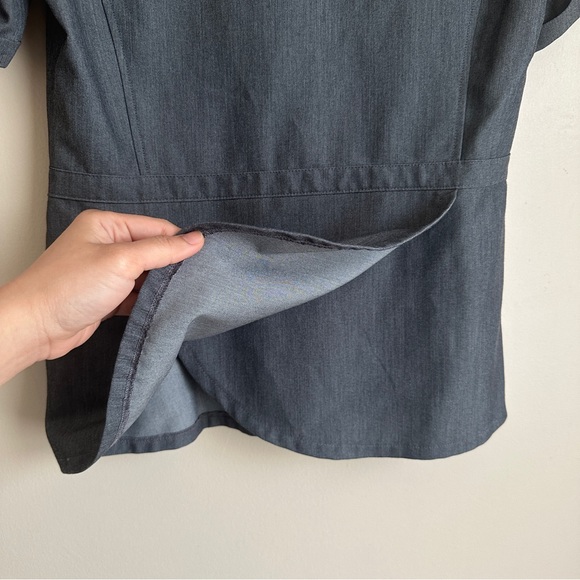 Figs Technical Collection Flores Scrub Top Gray Graphite Short Sleeve Size XS - Picture 8 of 10